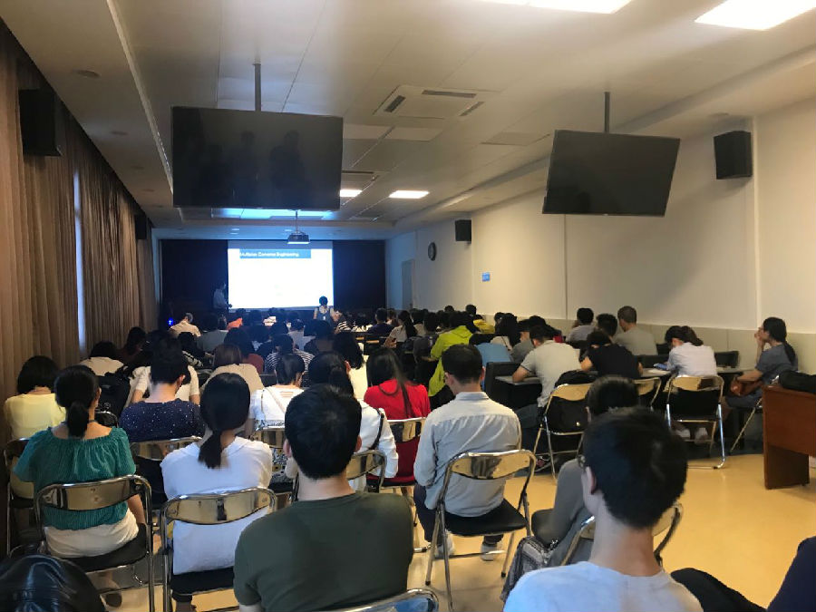 讲座现场1.jpg
