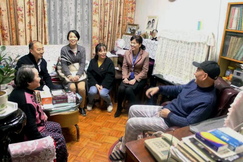 慰问老职工1.jpg
