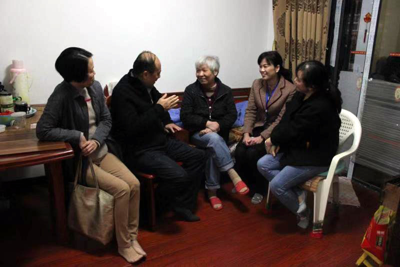 慰问老职工2.jpg