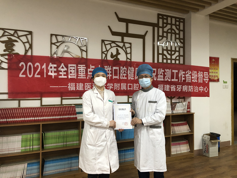 颁发培训合格证书_副本.jpg