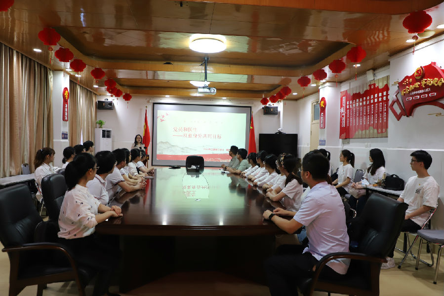 图片1.黄晓晶副院长为联系支部上党课.JPG
