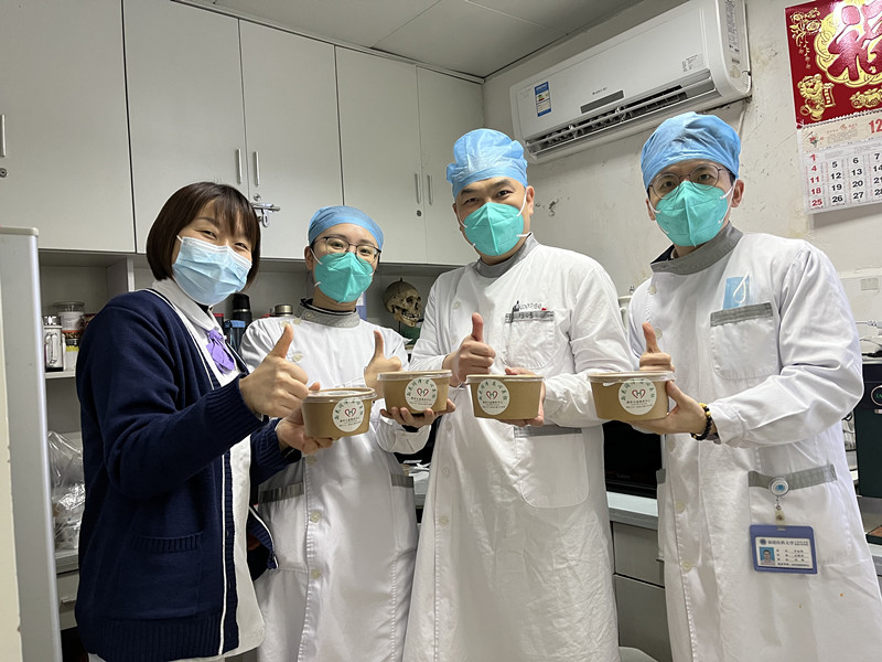师生医护点赞腊八粥_副本.jpg