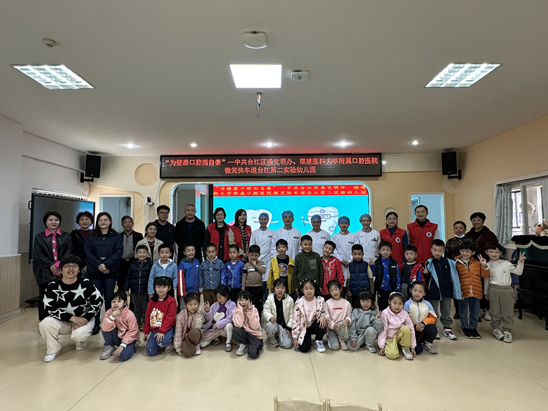 图3 活动合影一_副本.jpg